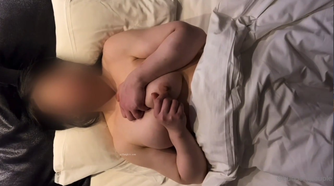 【麻豆传媒】潮吹喷发的干爹调教