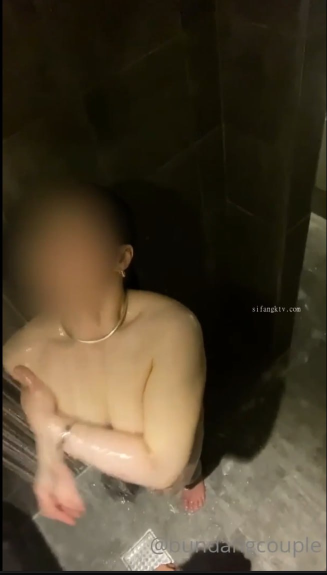 音乐系校花 火辣小身材 离离想要哥哥 自慰来了 呻吟连连，牛仔短裤，辣妹年轻就是好